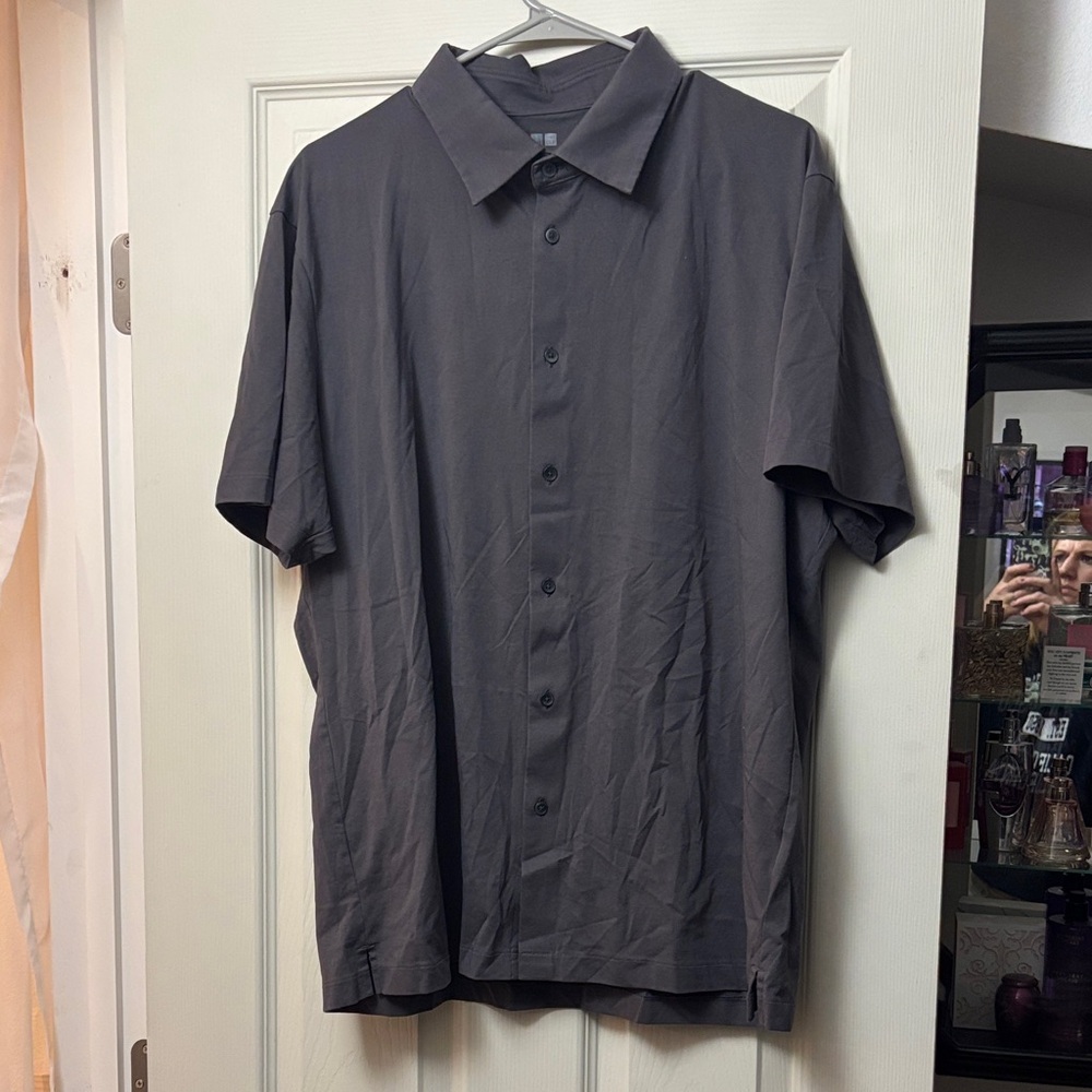 Uniqlo Gray Casual Button Down Shirt